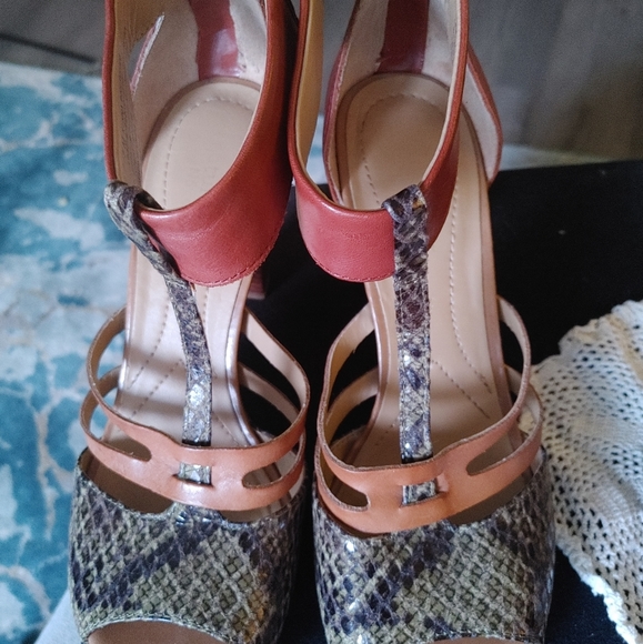 NATURALIZER High Heels - Picture 3 of 6